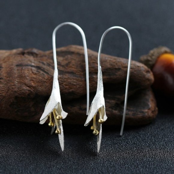 NEW 925 Sterling Silver Two Tone Lily Earrings - Picture 3 of 3